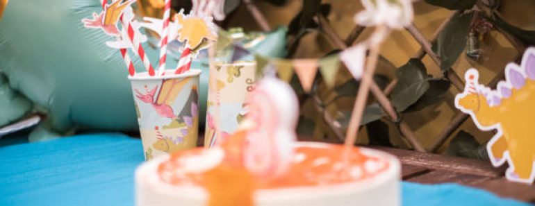 Comment organiser un anniversaire sur la thématique des dinosaures ?