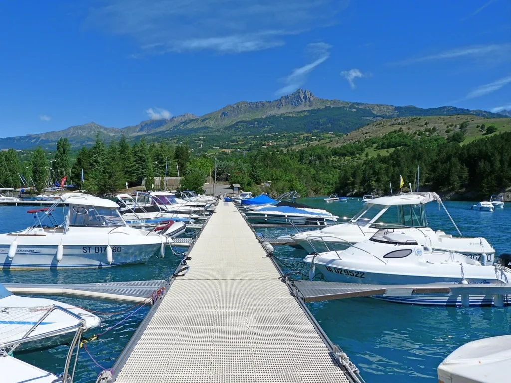 Comment valoriser votre extérieur avec des aménagements nautiques